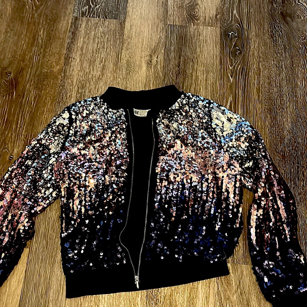 It is and H&H sequin jacket.  No Returns